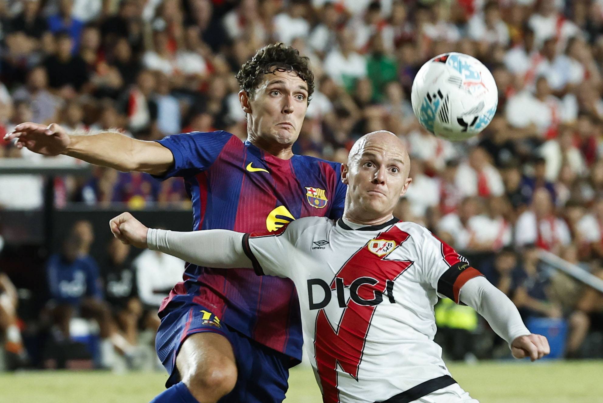 包含巴塞罗那主帅对比赛中队员表现表示满意的词条