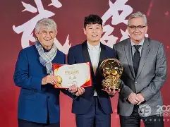 国脚名将归位：武磊跑步突入对方大禁区疯狂射门(武磊在国足踢什么位置)